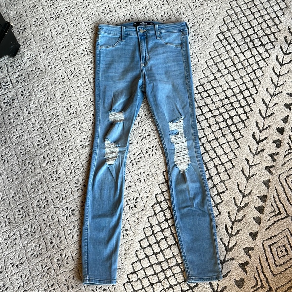 Like new Hollister stretchy soft skinny high rise jean leggings. W 27” L 28”